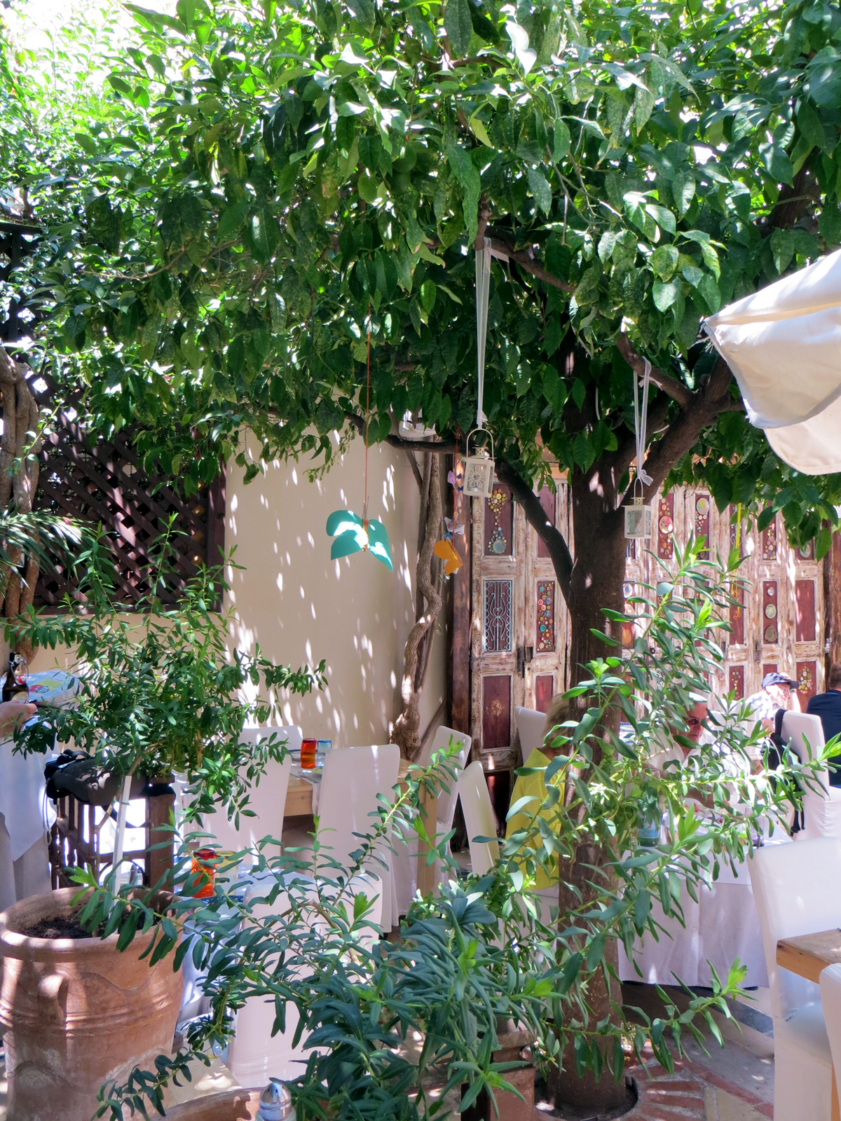 Avli restaurant Rethymno the courtyard