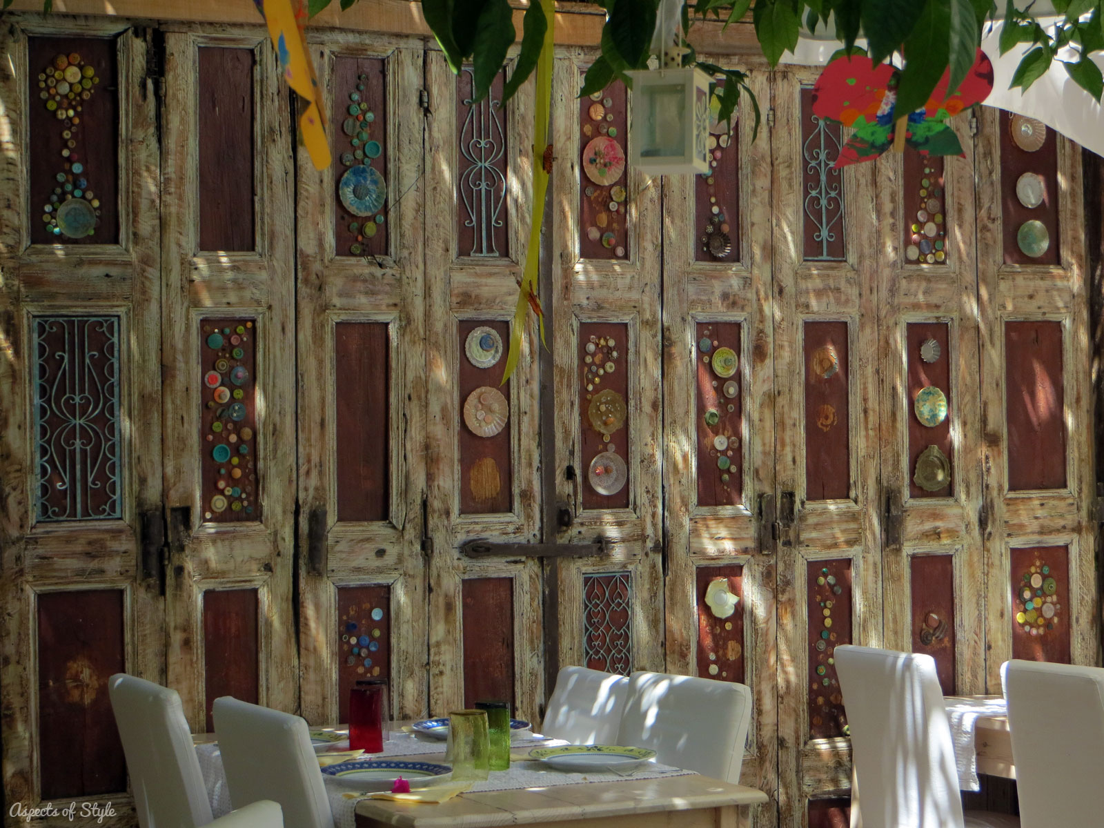 Avli restaurant Rethymno decorative details